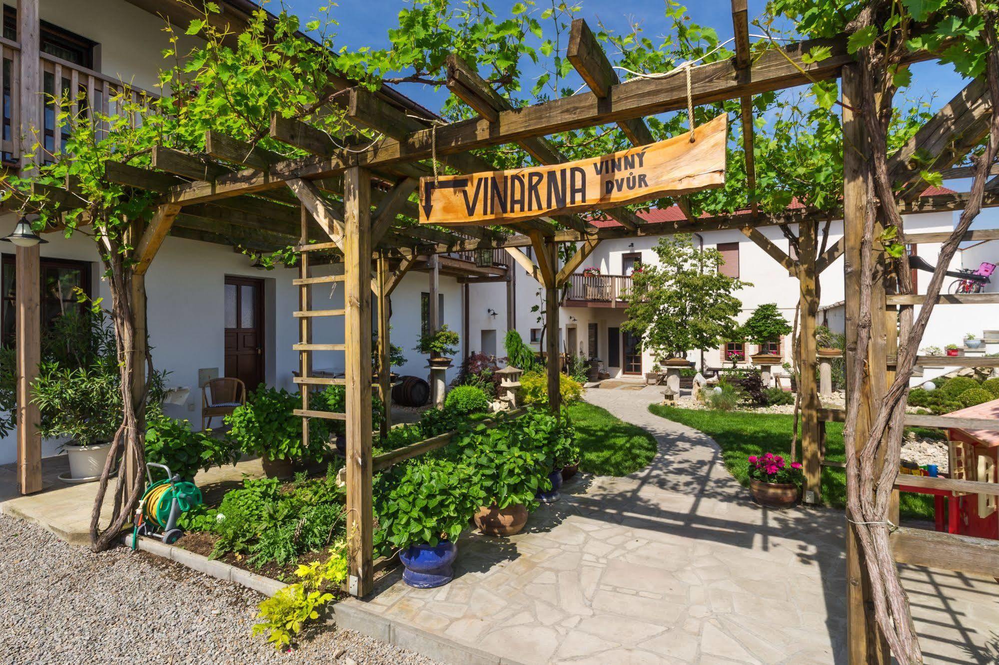 Hotel Bonsai Mikulov Exterior foto