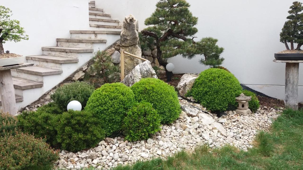 Hotel Bonsai Mikulov Exterior foto