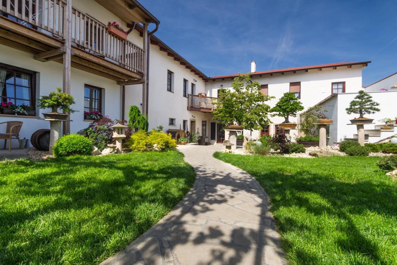 Hotel Bonsai Mikulov Exterior foto